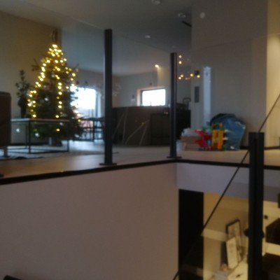 Glasräcke med aluminiumstolpar